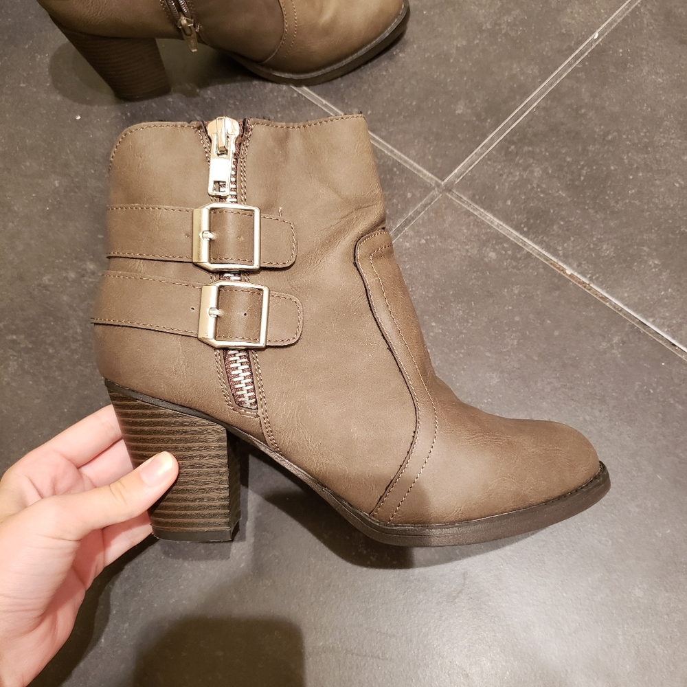Shoes - Picture 2 of 2